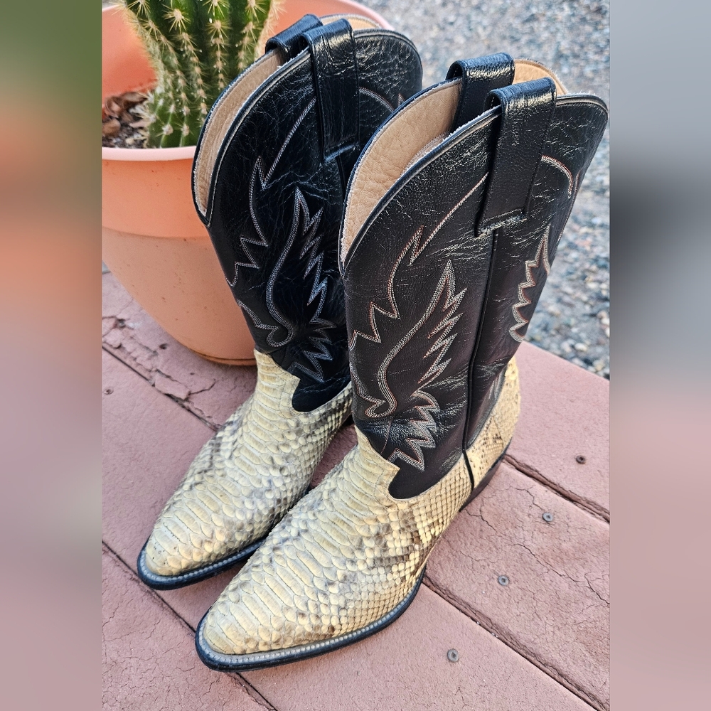 Size 10 Men's Genuine Snakeskin Cowboy Boots with Embroidered Black Leather Mex